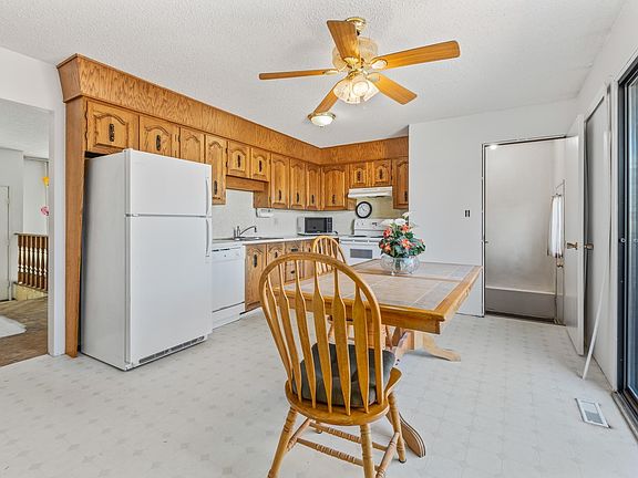 3rd image of 160 Clareview Rd NW