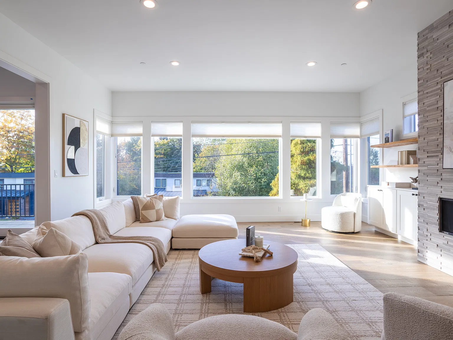 4 bed, 3.5 bath, 3753 sqft, $8,500 — Photo 4
