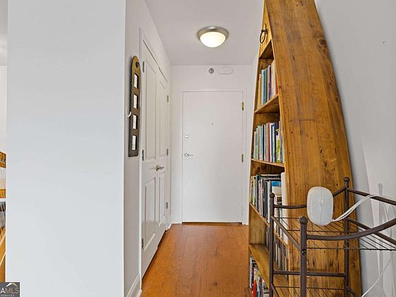 4th image of 2479 Peachtree Rd NE APT 402