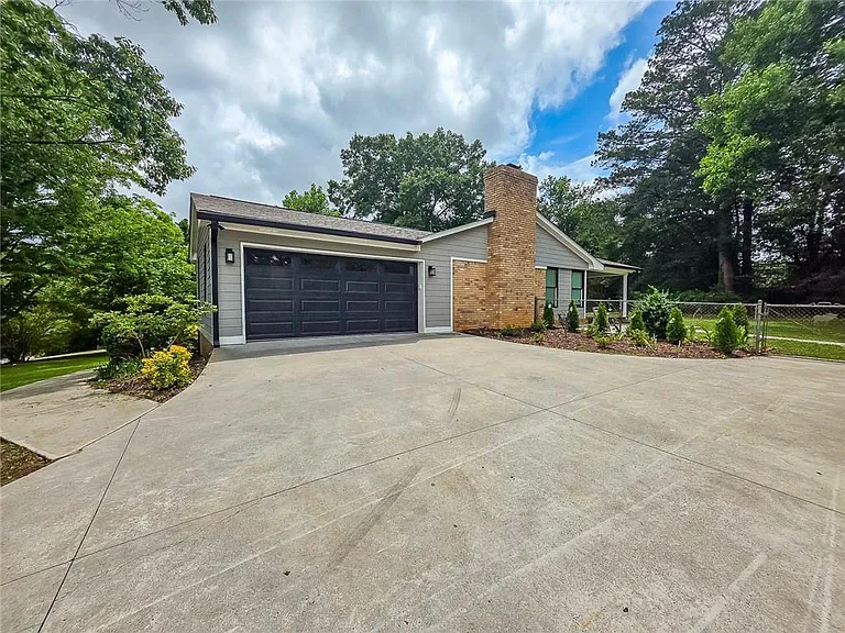 771 Mockingbird Ln — Photo 6