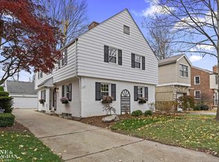 233 McMillan Rd, Grosse Pointe Farms, MI 48236