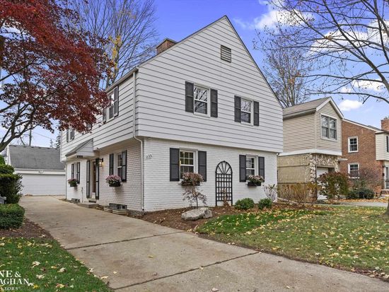 233 McMillan Rd, Grosse Pointe Farms, MI 48236