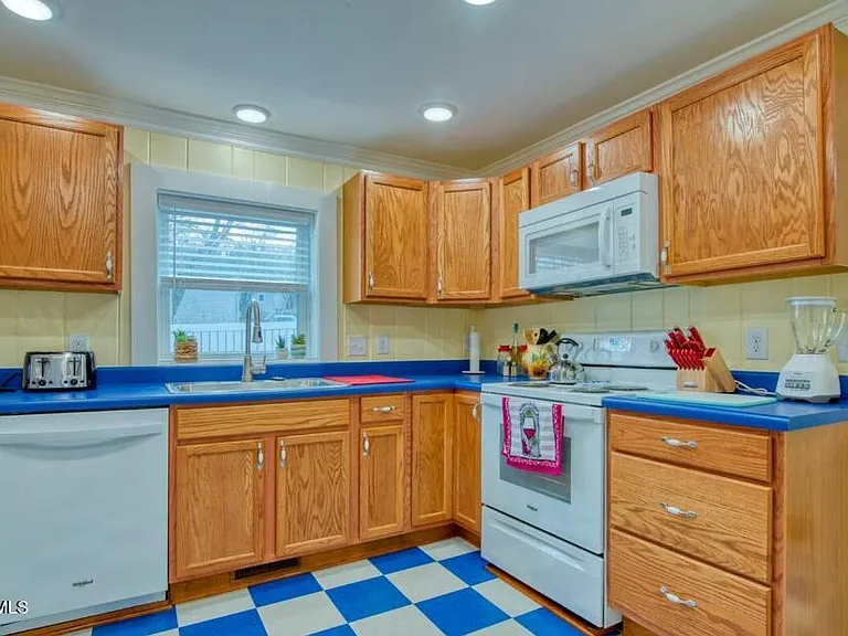 1200 Anderson St — Photo 15