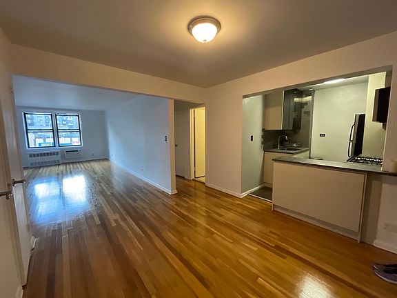 3rd image of 17545 88th Ave APT 4G