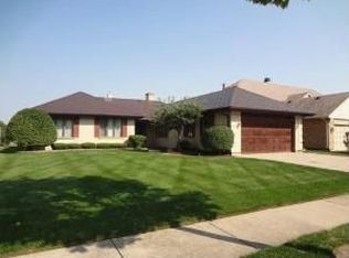 1245 Biscayne Dr, Elk Grove Village, IL 60007