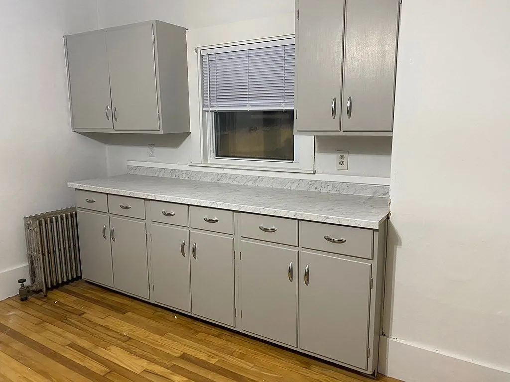 Building Photo - 73 Walnut St #2