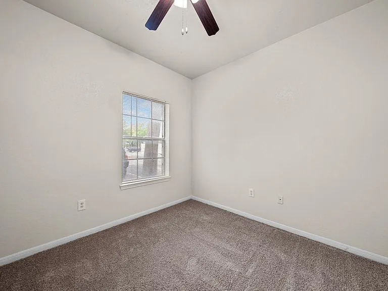 River Oaks Villas Apartments — Photo 19