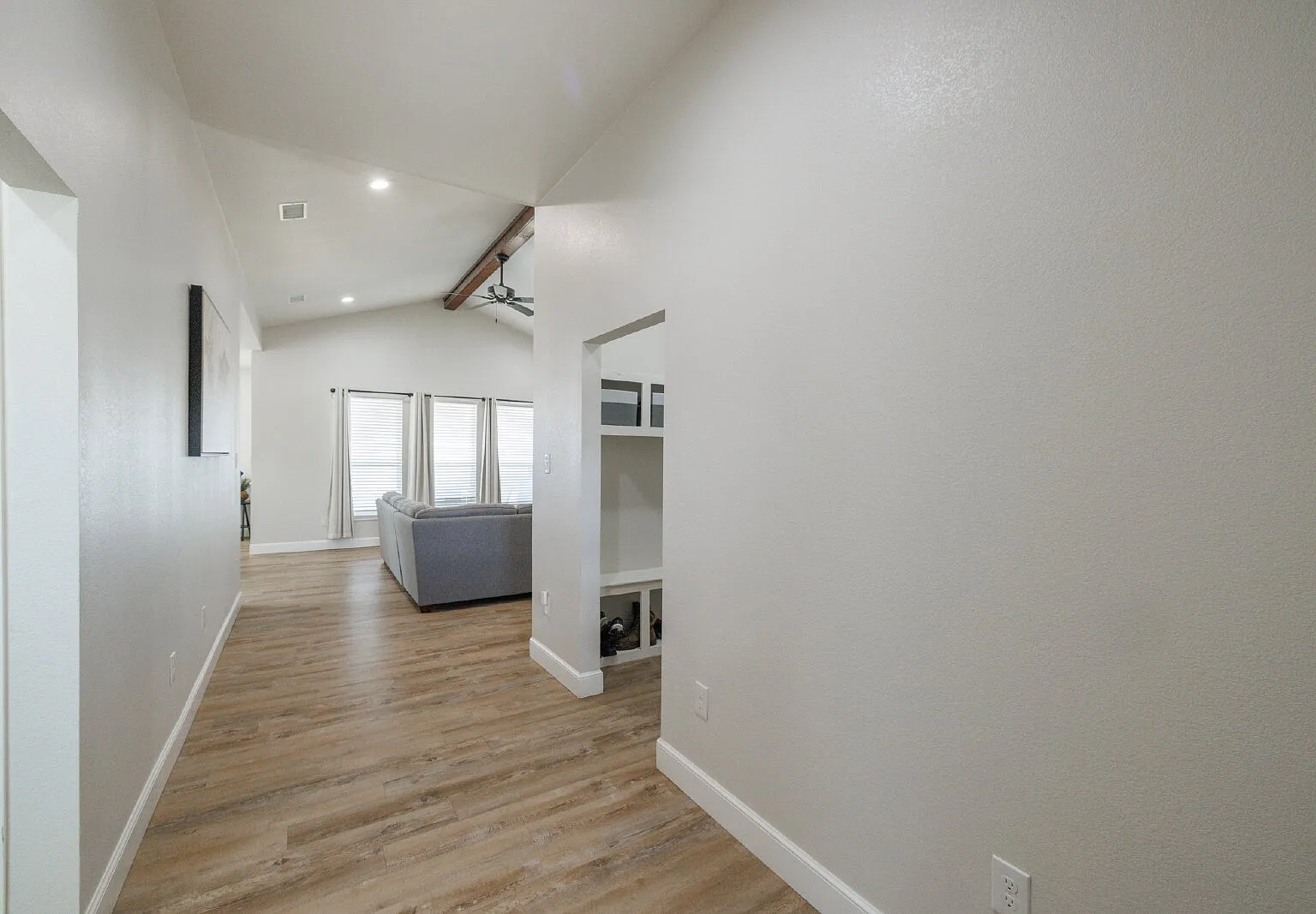 3 bed, 2.0 bath, 1710 sqft, $3,200 — Photo 2