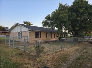 207 W Grant St, Franklin, TX 77856