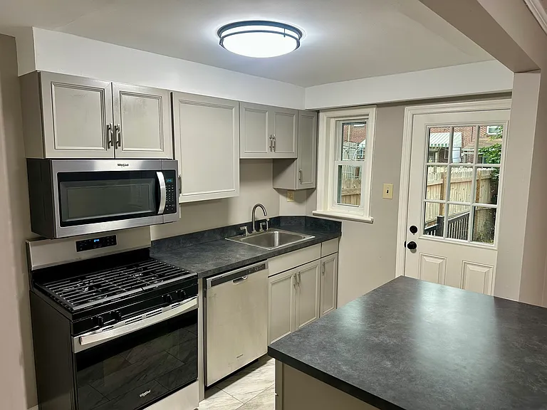 829 Rolridge Ave — Photo 4