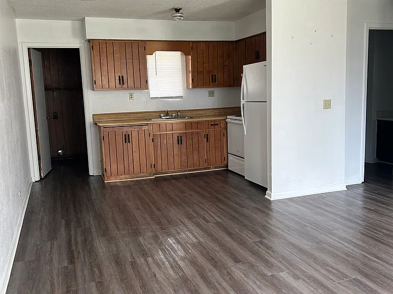 1102 Wilma St #A — Photo 2