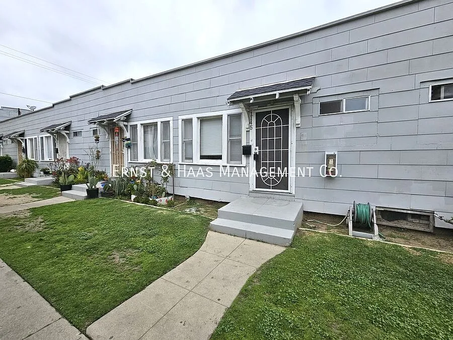 Lovely 1- Bedroom Apartment with Fresh Paint! — Photo 2