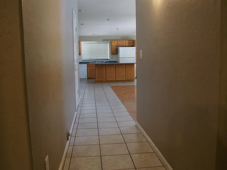 1307 W Stacey Ln — Photo 5