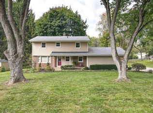 882 Fawn Meadows Dr, Akron, OH 44321