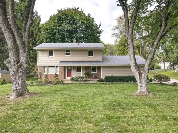 882 Fawn Meadows Dr, Akron, OH 44321