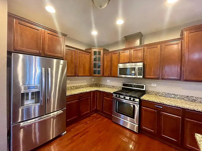 526 Grosvenor Ln — Photo 7