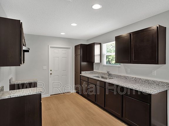 2nd image of 1322 Evergreen Ave