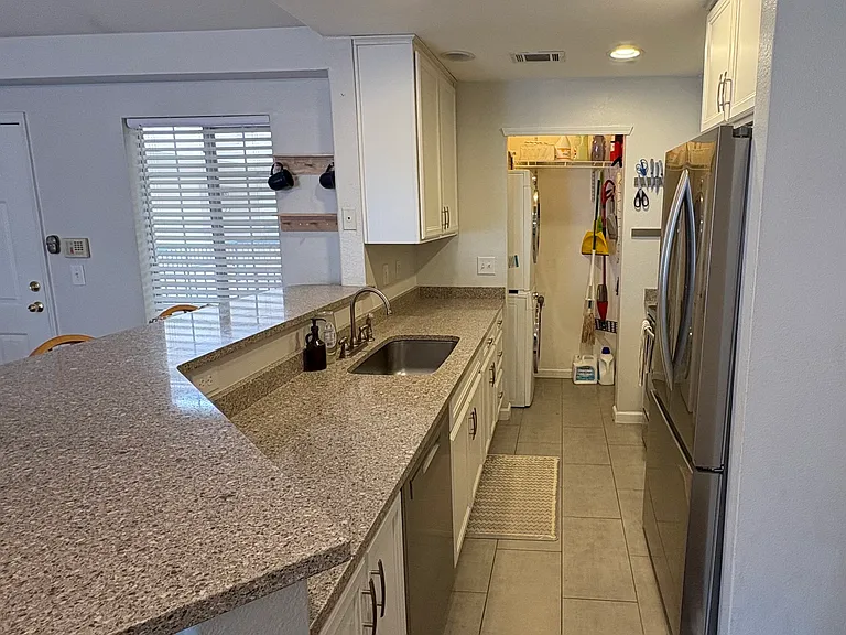 8601 E Dry Creek Rd — Photo 3