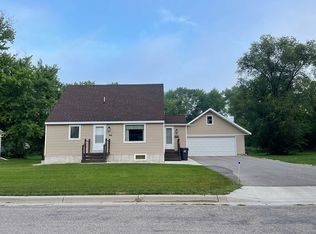 609 E 8th St, Morris, MN 56267