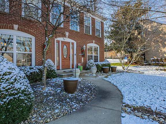 3rd image of 842 Travis Ct