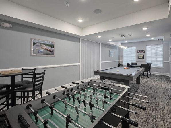 1 E Pearl St APT 402