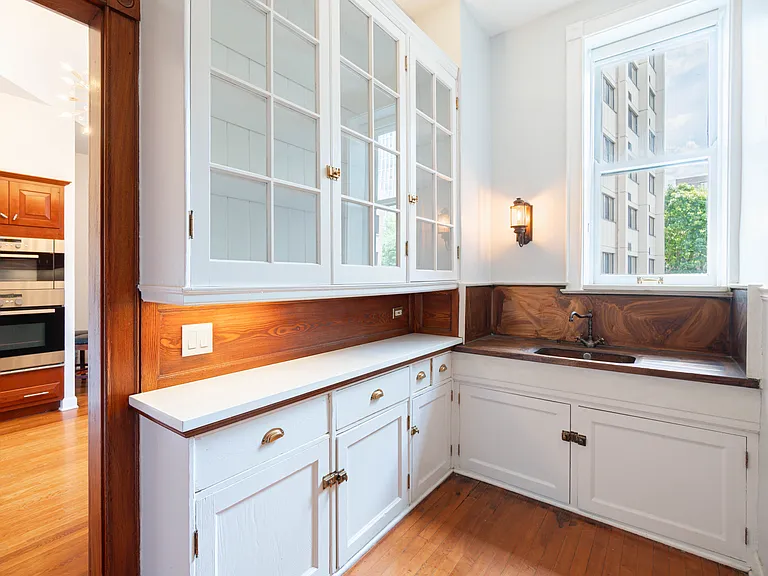 1210 N Astor St #3B — Photo 4
