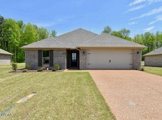 66 Bear Trace Dr, Jackson, TN 38305