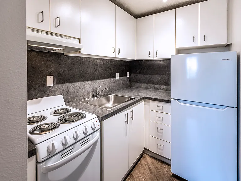 Monticello Apartments — Photo 10