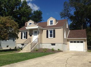 439 N Forklanding Rd, Maple Shade, NJ 08052