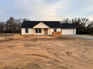 1077 Hereford Dr, Springtown, TX 76082