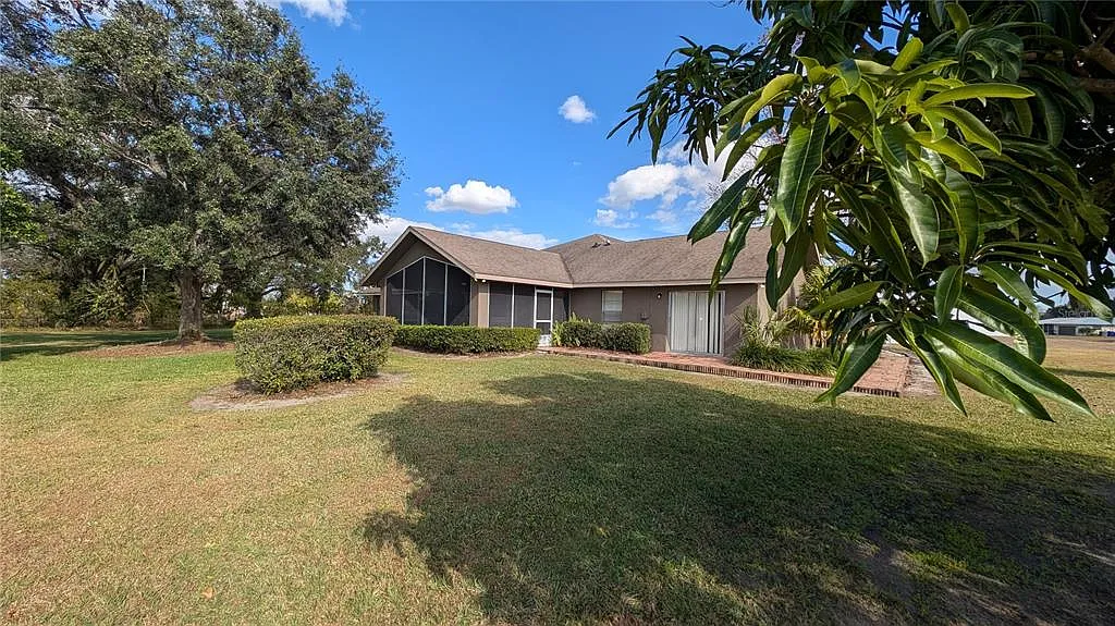 3 bed, 2.0 bath, 1899 sqft, $1,999 — Photo 3