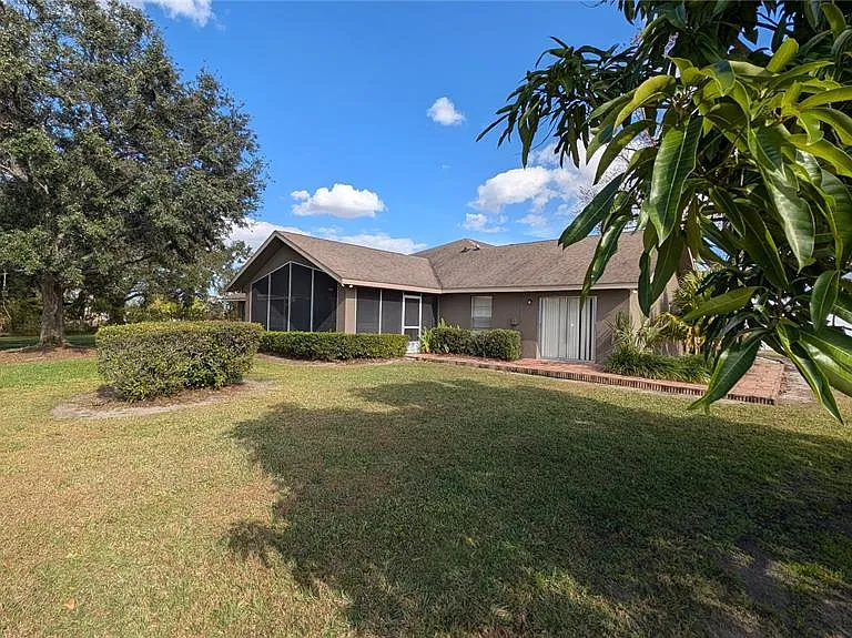 408 Lexington Dr — Photo 3