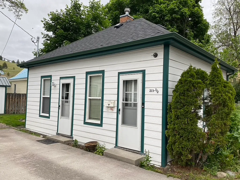 211.5 E Alder St — Photo 1