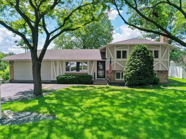 4601 Birch Grove Cir, Minneapolis, MN 55443