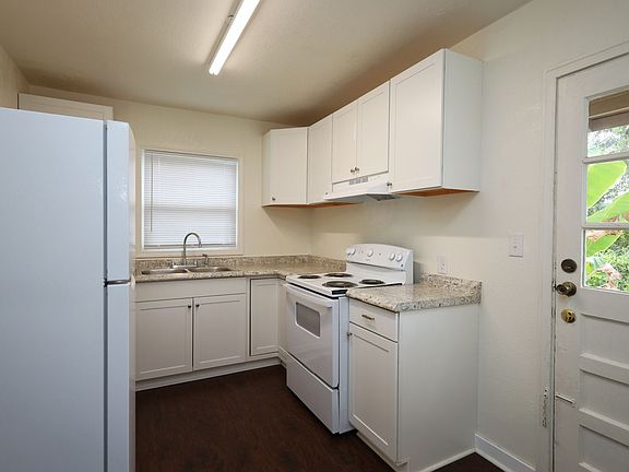 3rd image of 1705 Clover Dr