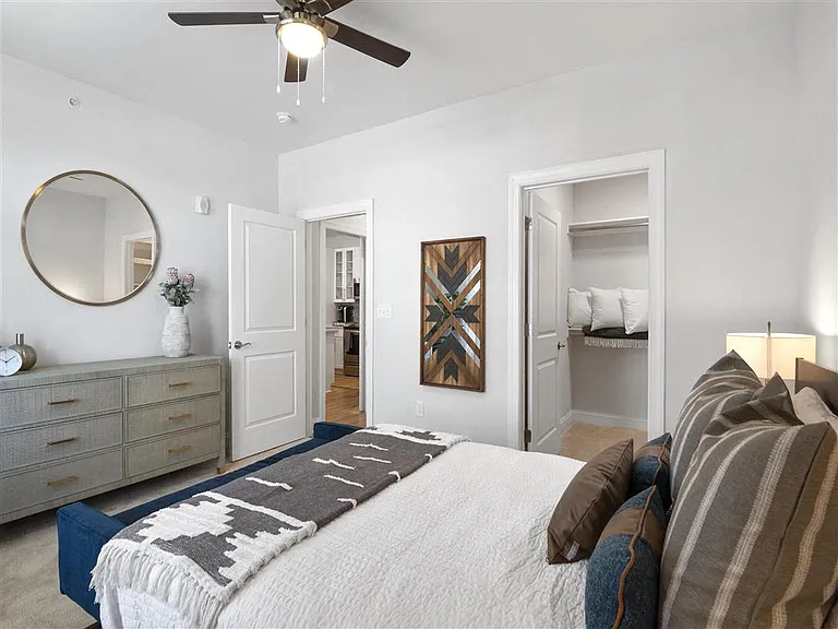 High Street View Luxury Apartments — Photo 29