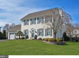 8 Almond Rd, Burlington, NJ 08016