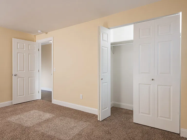 Lake Heights Apartments — Photo 16