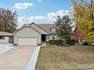 8925 E 33rd Pl, Tulsa, OK 74145
