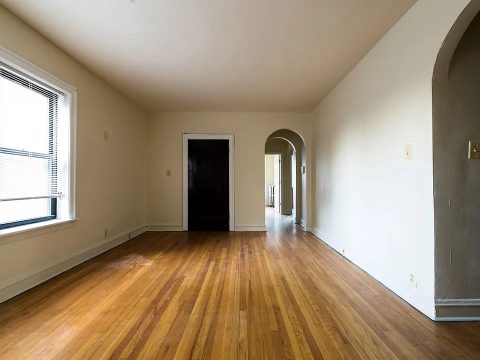 1514 W 77th