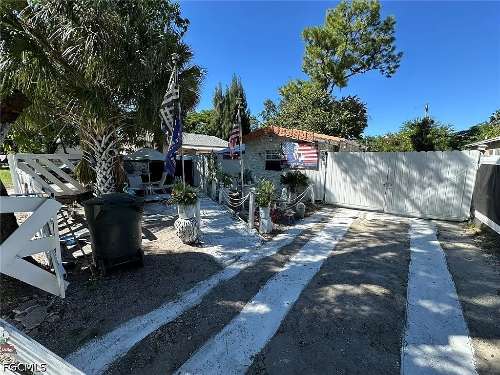 1 bed, 2.0 bath, 500 sqft, $1,390 — Photo 2