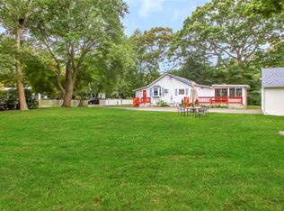 109 Lakeview Dr, Mastic Beach, NY 11951