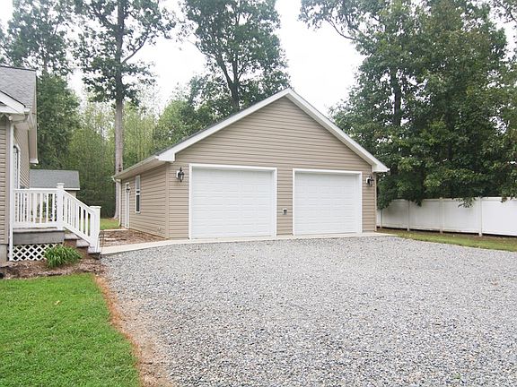 3rd image of 109 Hickory Hill Ln