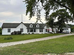 8438 Thomas Rd, Rochester, IL 62563