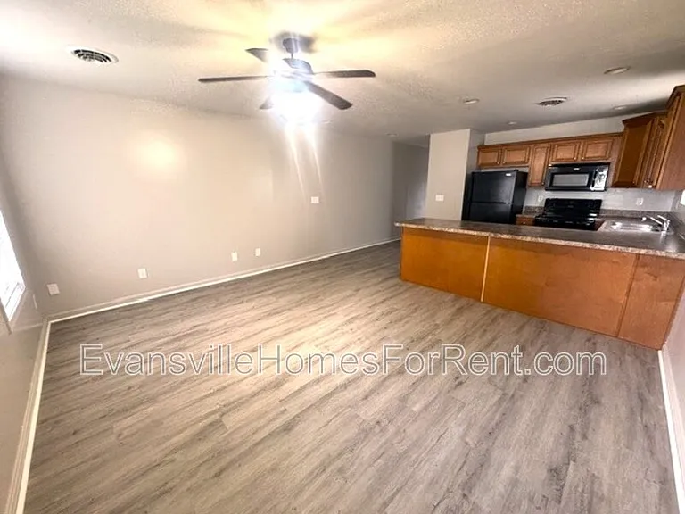 1711 Ewing Ave — Photo 2