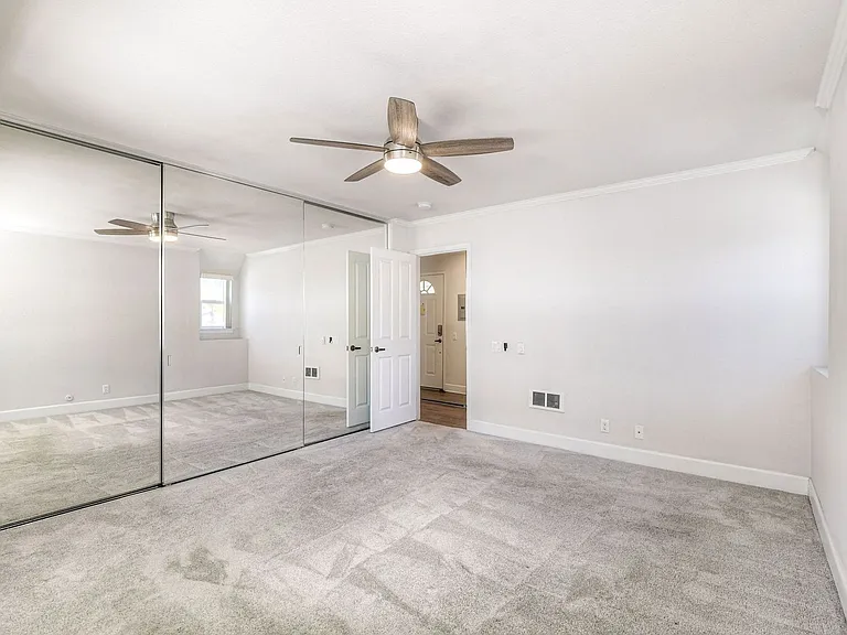 8545 Villa La Jolla Dr #H — Photo 24