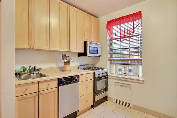 Sold by Prominent Properties Sotheby's International Realty | media 3