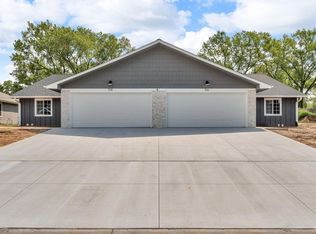 514 Shady Oak Dr, Saint George, KS 66535