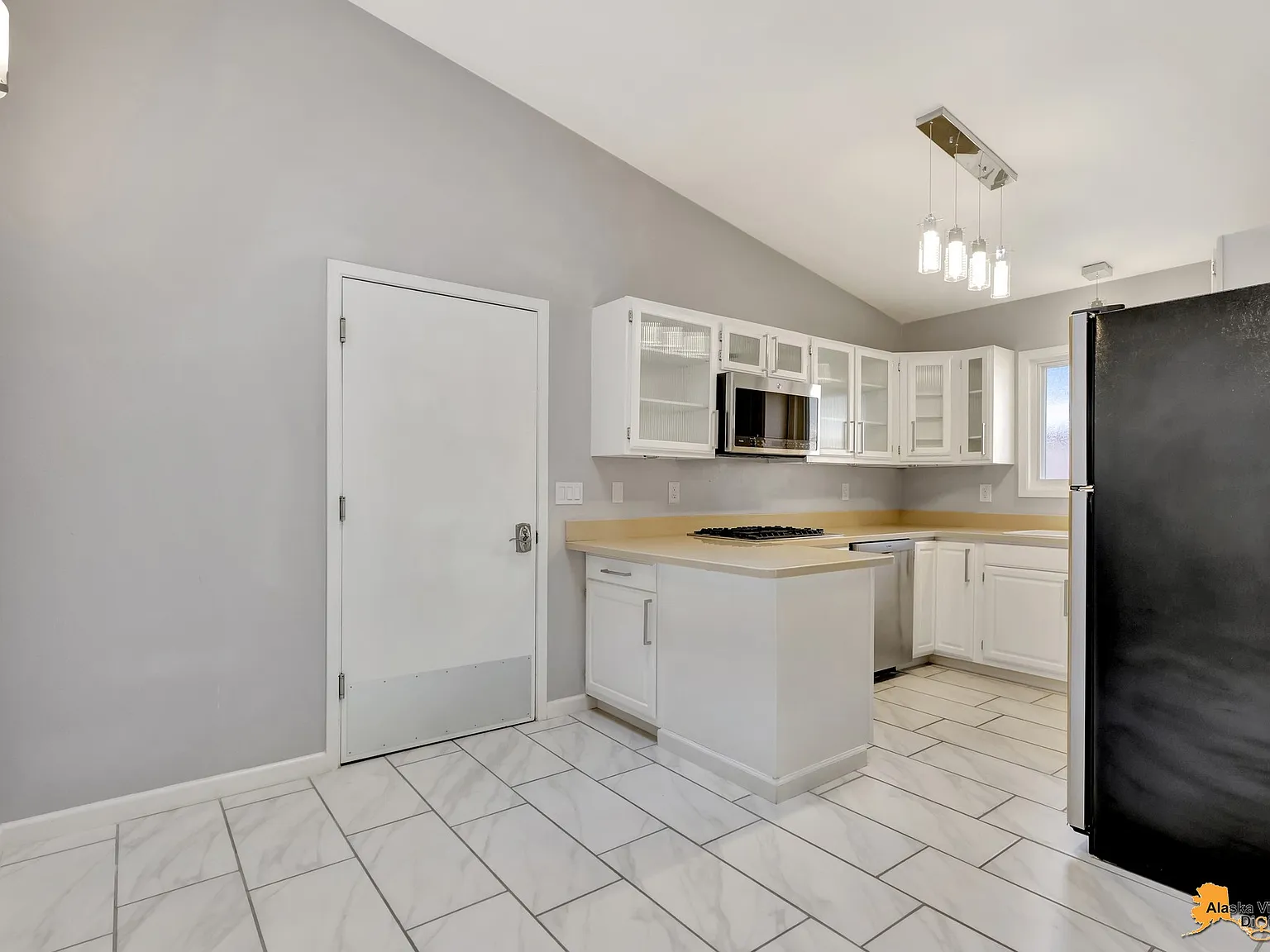 3 bed, 2.5 bath, 1700 sqft, $3,250 — Photo 2