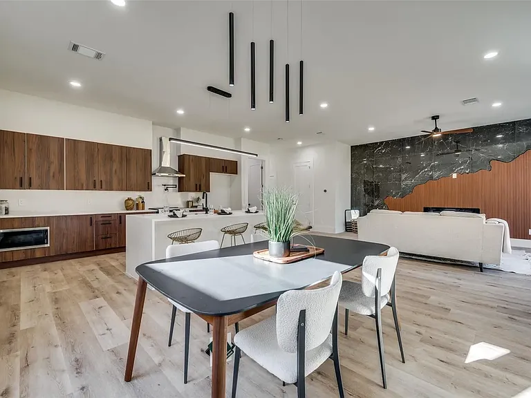 3434 Navaro St — Photo 5